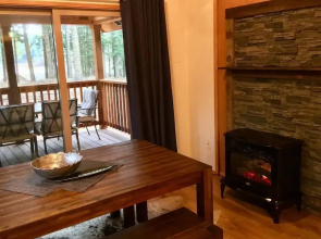 #52 The Cabins at Hyatt Lake - Sleeps 4 -lake View