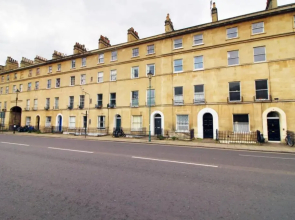 Spacious Georgian Apartment 5 mins from Bath Abbey