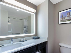 La Quinta Inn & Suites by Wyndham Columbus West - Hilliard