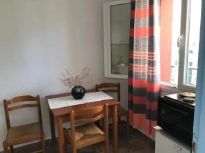 Loula's Apartments