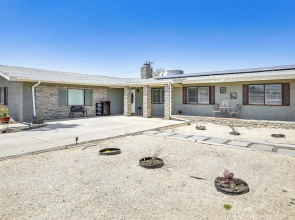 9 Mi to Joshua Tree NP: Yucca Valley Home w/ Pool