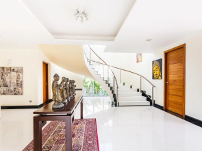 Kyerra Villa by Lofty
