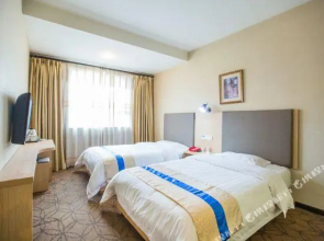 Meiyijia Business Hotel (Guangyuan Pingqiao Qintai Square Food Street)