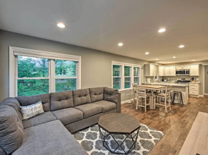 Updated Twin Lakes Cottage, Walk to Lake Mary