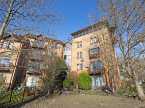 JOIVY Bright 3-Bed Flat Overlooking The Clyde
