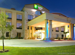 Holiday Inn Express Suites Beeville by IHG