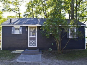 #2 - M Den 2 Bedroom Cabin by RedAwning