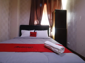 RedDoorz @ Marina Manado