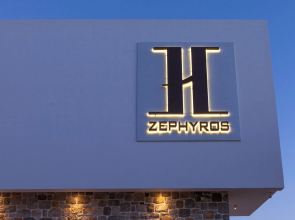 Zephyros Hotel