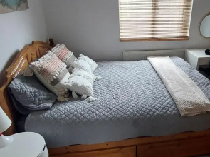 Couples/business/family- Wifi- Parking- Sleeps 2
