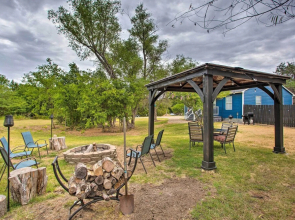 Pottsboro Home w/ Fire Pit < 1 Mi to Lake Texoma!
