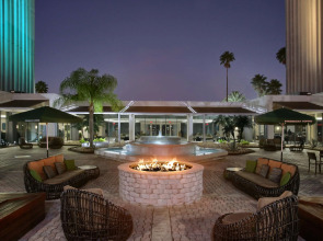 DoubleTree by Hilton at the Entrance to Universal Orlando