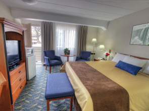 Travelodge by Wyndham Niagara Falls at the Falls