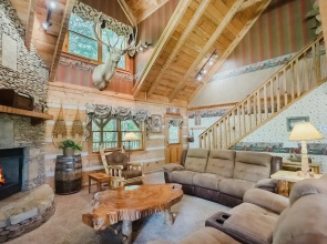 Big Kahuna Lodge 3 Bedroom Cabin by RedAwning