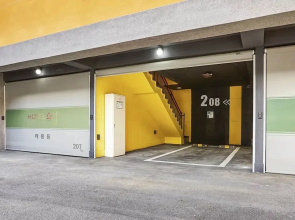 Hotel Forest River Novel