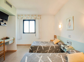 Hotel Blanc i Negre by OYO Rooms