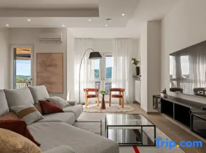 The Como Hillview Apartment by Aura Luxury Collection