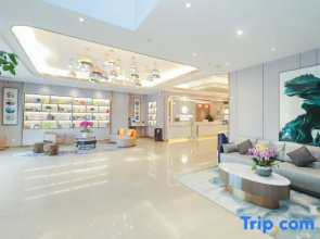 Yilong Ruiyun Hotel (Guangcai Market Store at Anqing High speed Railway Station)