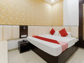 Adarsh Plaza by OYO Rooms