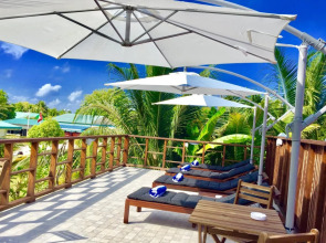 Отель Ithaa Inn Kamadhoo