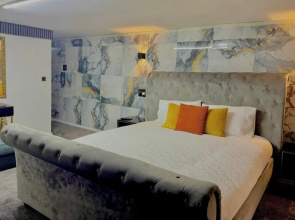 1-bed Apartment - Sleeps 2, Wifi & Central