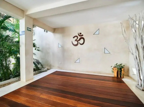 Saskab 10 Lovely 2BR PH, minutes from the sea & downtown!