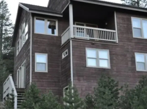 Yarrow Place Home on Meadow