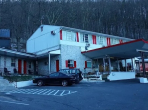 Colony House Motel