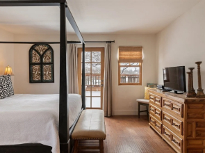 Tecolote - Authentic Home Right Next to The Plaza, Hot Tub, Roof Deck