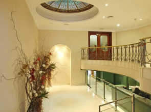 Chic & Basic Velvet Hotel