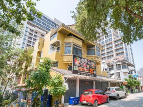 Oyo 648 Ake Apartment