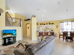 Fantastic Resort 5br House - South Facing Pool/spa 5 Bedroom Villa by RedAwning