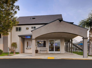 Motel 6 Buttonwillow, CA Central