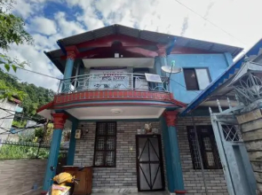 Cheerful 2 bed room flat with parking near forest.