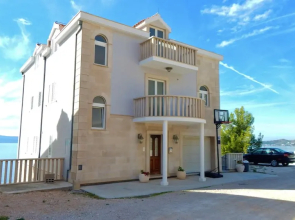 Apartment With 3 Bedrooms in Omiš, With Wonderful sea View, Furnished Terrace and Wifi