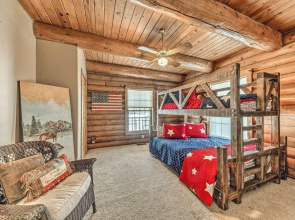 Cozy Alto Cabin on 2 Acres: Near Fishing & Skiing!