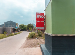 OYO 2306 Trans Hotel