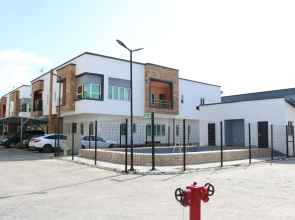 Excellent 2 bed apartment in Lekki Phase1 With SuperFast Wi-fi & 247 Power