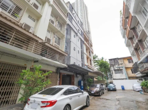 OYO 935 The Palm Apartment