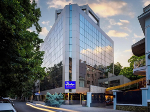 Rosslyn Thracia Hotel