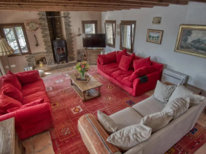 Luxury 4-bedroom villa, private pool and outhouse