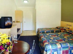 Heavitree Gap Outback Lodge