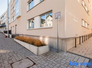 EXQUIS 2BR Luxury Apt. ROLF BENZ | Parking | Centre | Kitchen | Pick-up Service Airport