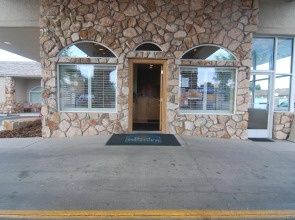 Econo Lodge Inn & Suites Vernal near Dinosaur Monument