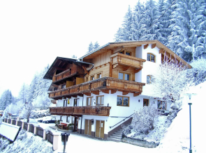 Scenic Apartment in Zell am Ziller-Gerlosberg with Garden