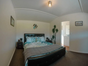 Te Awa Cottages