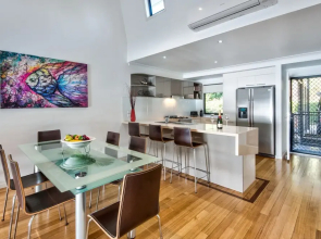 Shorelines 2 on Hamilton Island