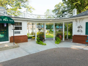Oak Park Inn