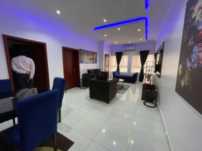 Lovely 2-bedroom condo with free parking and WiFi.