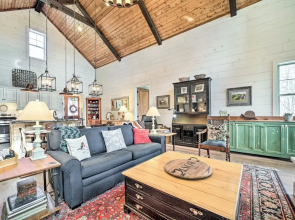 On 22 Acres: Cullowhee Craftsman Home w/ Mtn Views